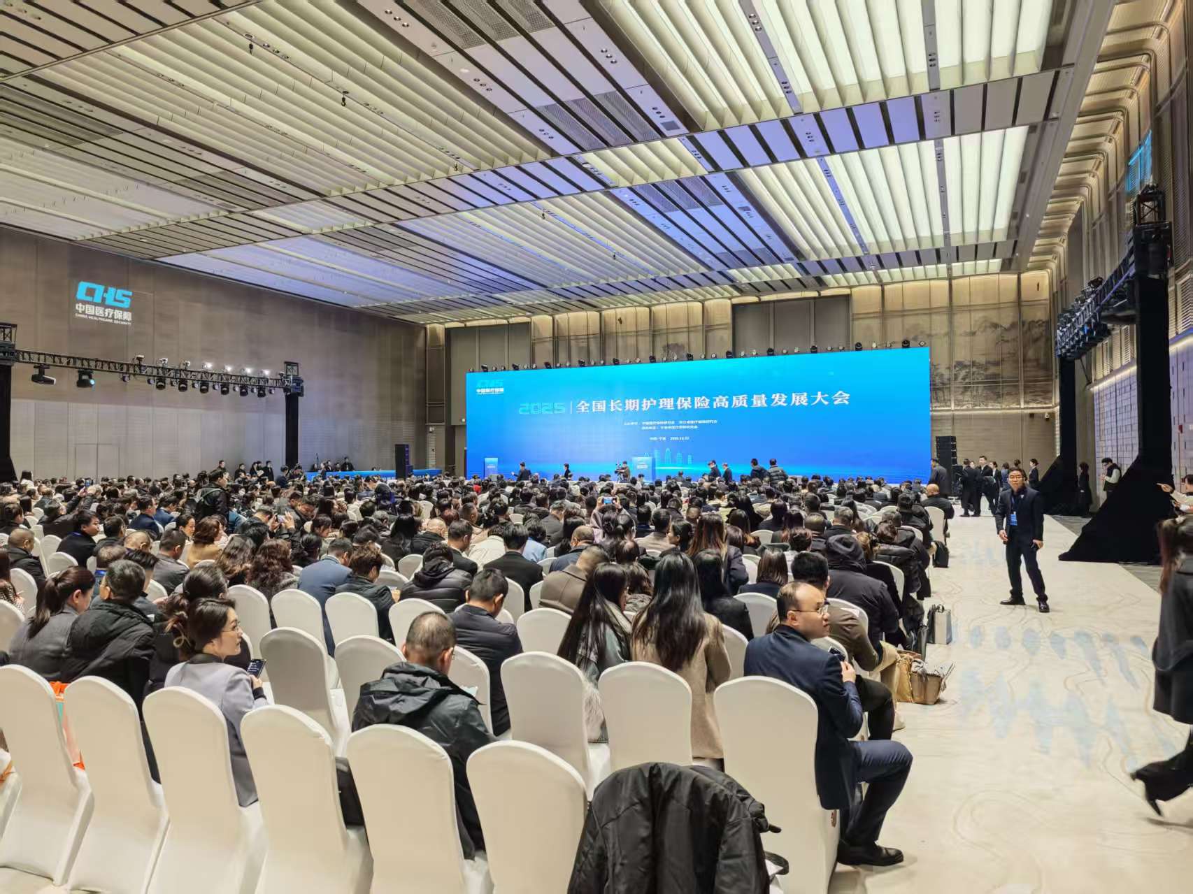 藍創科技亮相全國長護險高質量發展大會：PEO護理機器人首秀，引爆長護險智能化護理賽道